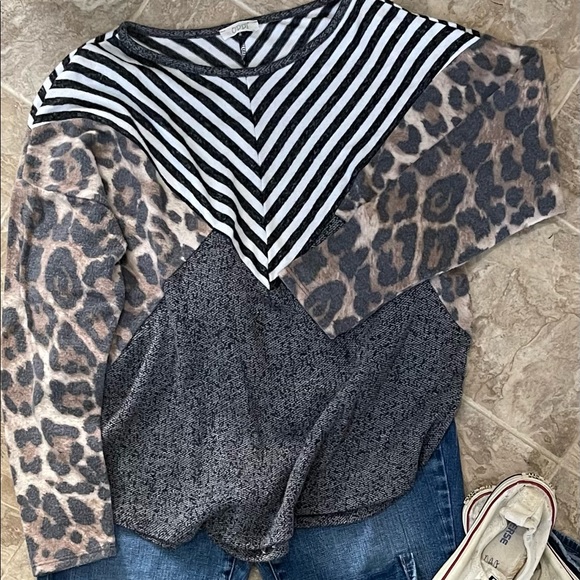 Oddy Multi-Print Sweater - Picture 12 of 12